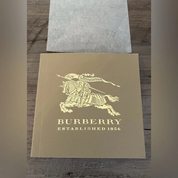 Burberry Watch Women’s or Men’s - Picture 9 of 9